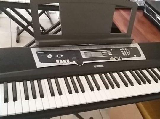 Yamaha Keyboard YPT 210