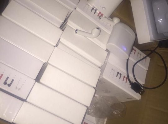 i7-tws Earpods for sale