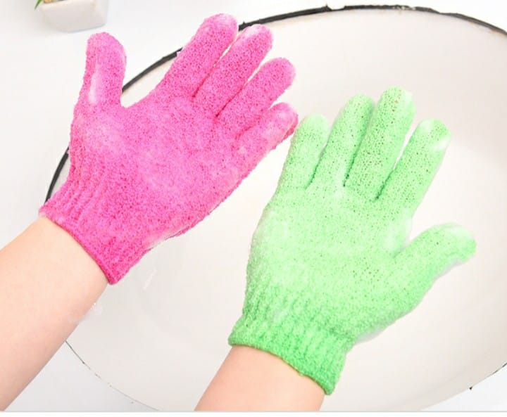 Exfoliating bath gloves