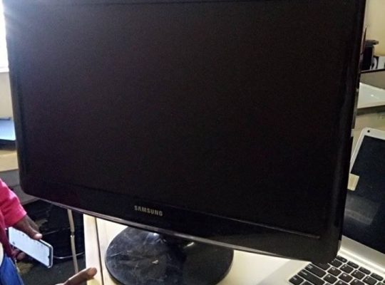 Samsung 23′ Monitor