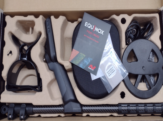 New Minelab Equinox 800 Metal Detector